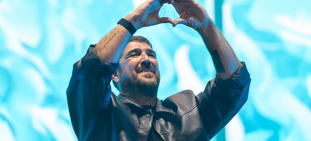 Antonio Orozco protagonizó uno de los momentos más emocionantes de LOS40 Primavera Pop con una actuación cargada de sentimiento y verdad. Su conexión con el público y la fuerza de sus canciones convirtieron su paso por el escenario en uno de los instantes más especiales de la noche.