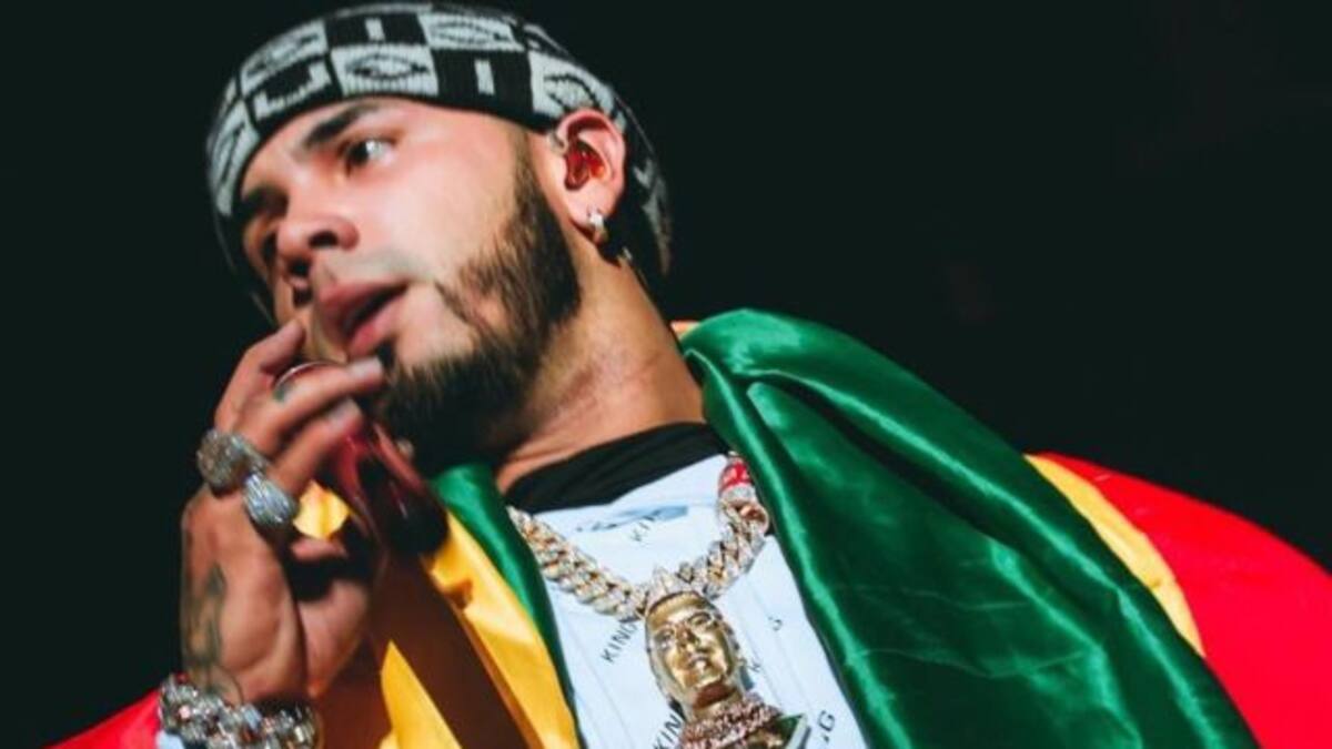 Se burlan de Anuel AA por un grave error en su último video