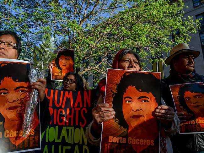 Manifestación de activistas hondureños en Washington DC tras el asesinato de Berta Cáceres, en 2016.