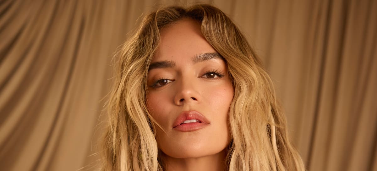 Karol G, para los AMAs 2026. (Foto cedida por APEX Public Relations)