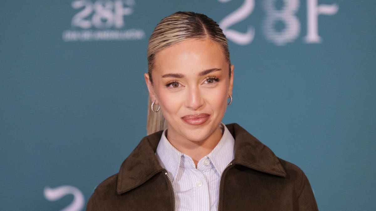 Ana Mena se pone literalmente el vestido lencero de Kate Moss: un look icónico de los noventa