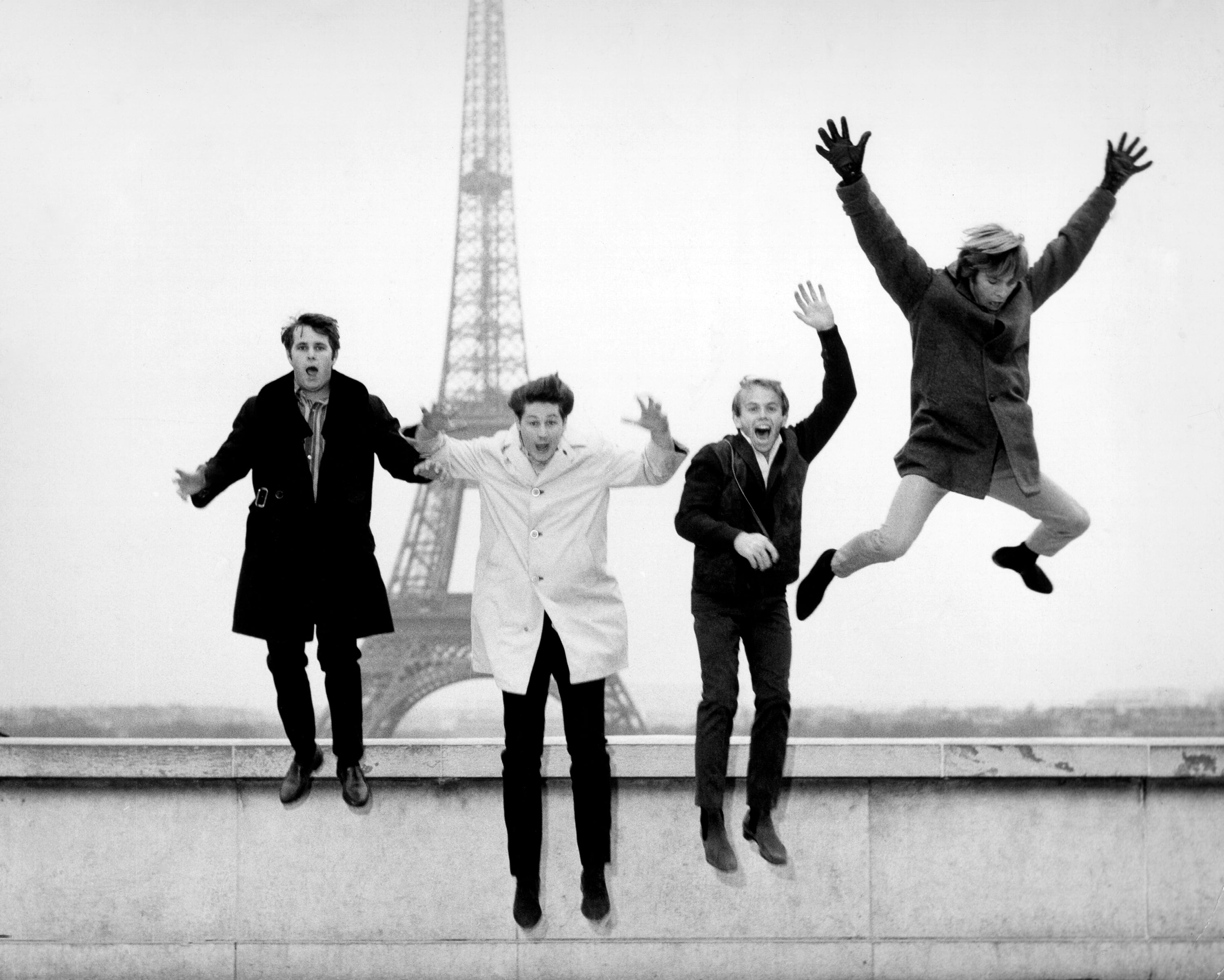 Beach Boys en frente de la Torre Eiffel