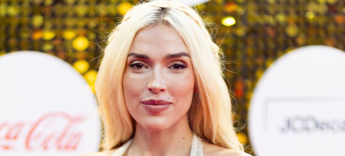 Elena Rose en su paso por la alfombra roja de Starlite Marbella en Premios Juventud, septiembre de 2026.