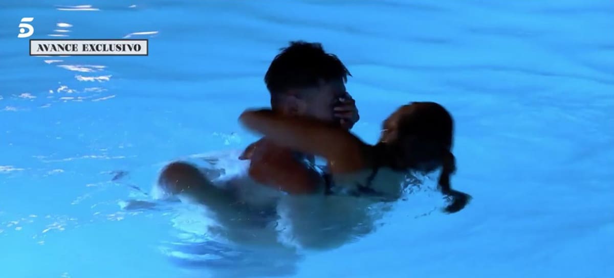 Lucía e Isaac, cada vez más cerca en 'La isla de las tentaciones 3'.