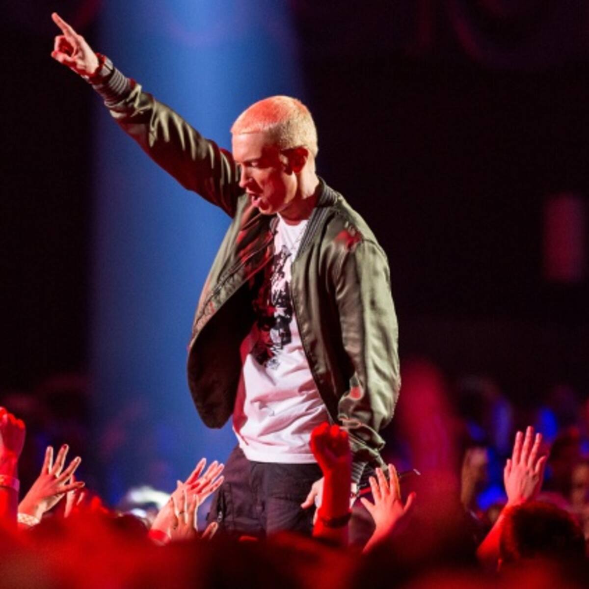 Eminem lanza disco sin previo aviso y sorprende a todos