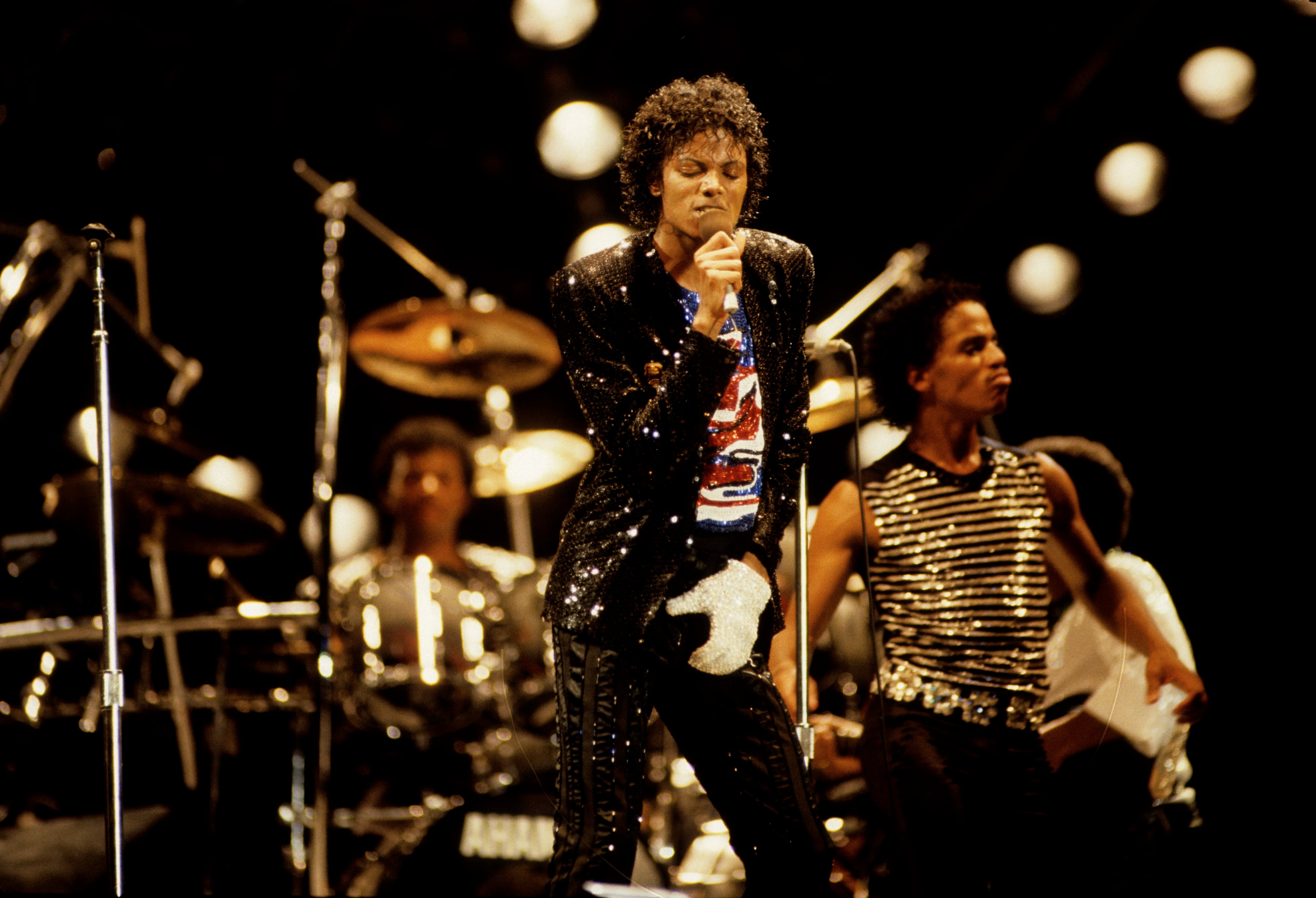 NEW YORK - AUGUST 04: Michael Jackson performs on stage with The Jacksons on the Victory Tour at Madison Square Garden on August 4th 1984 in New York. (Photo by Richard E. Aaron/Redferns) 