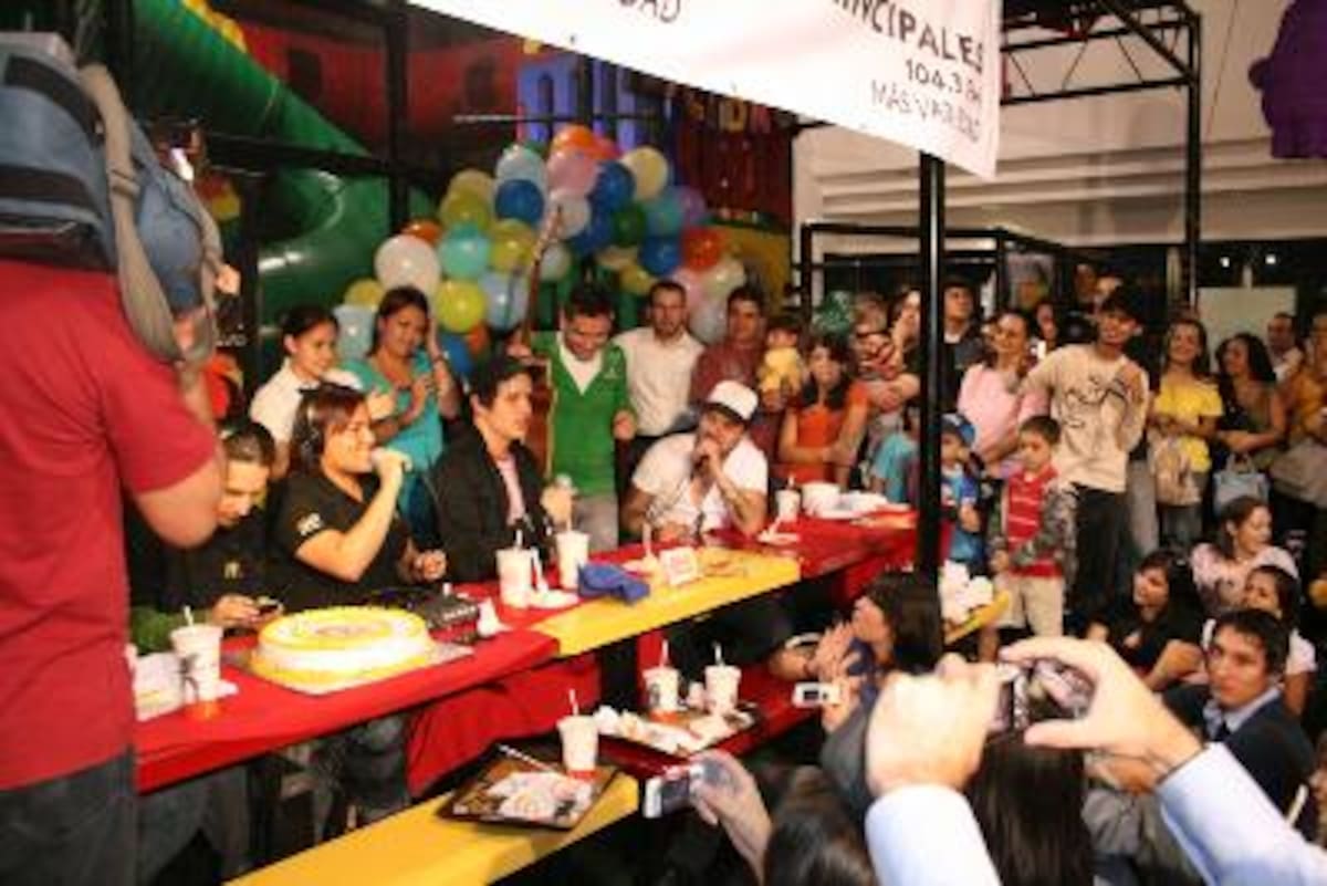 La Hora sin Nombre Segundo Aniversario Mc Donald's Zapote