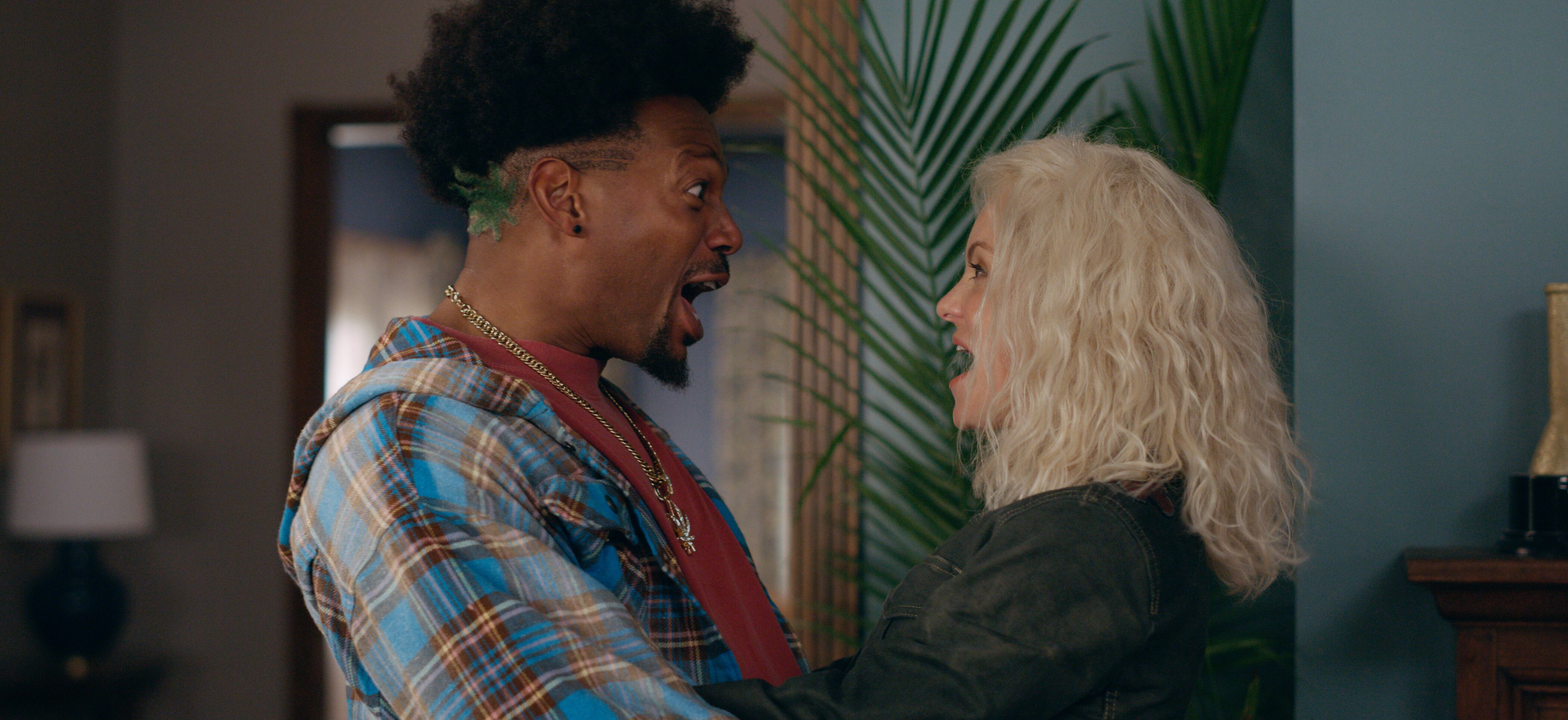 Marlon Wayans como Shorty y Anna Faris como Cindy en 'Scary Movie'. / Paramount Pictures