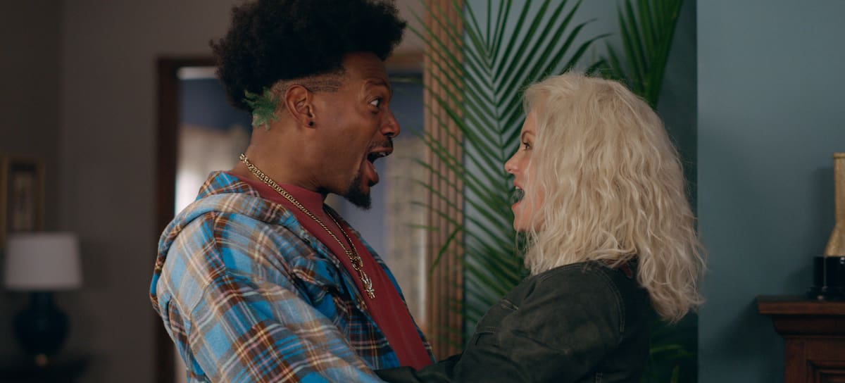 Marlon Wayans como Shorty y Anna Faris como Cindy en 'Scary Movie'. / Paramount Pictures