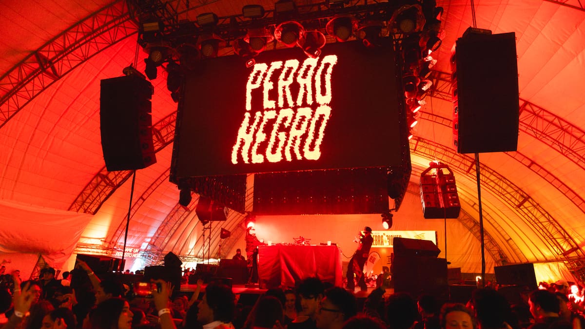 Perro Negro, la famosa discoteca a la que cantan Bad Bunny y Feid, ya no solo pincha himnos de reguetón: ahora quiere crearlos