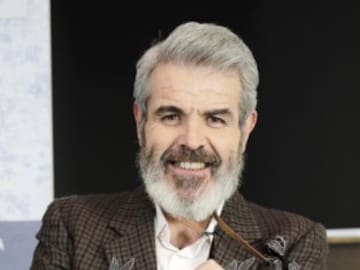 ‘Maestros de la costura’ saca el pasado travesti de Lorenzo Caprile