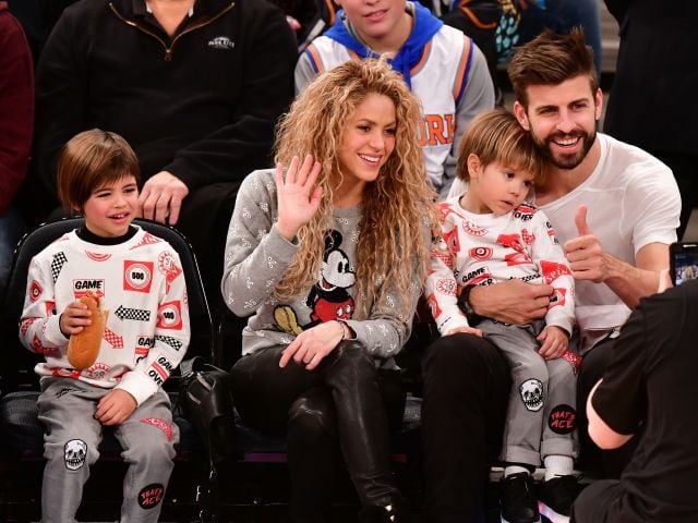 Milan, Shakira, Sasha y Gerard Piqué, fotografiados en un partido de los New York Knicks contra los Philadelphia 76ers en el Madison Square Garden en 2017.