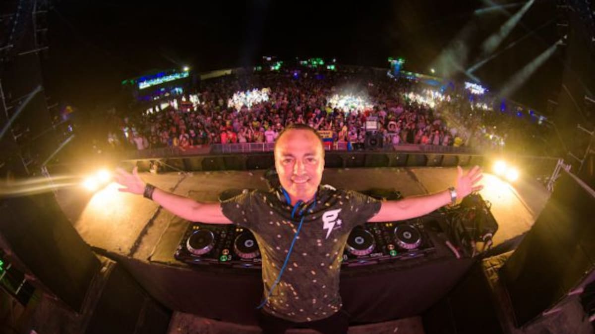 Luis López actúa en el Storyland de Colombia