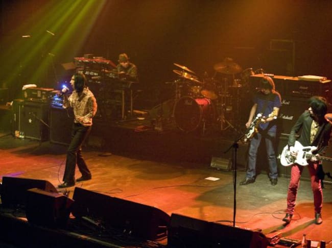 Primal Scream durante un concierto en la sala Razzmatazz, Barcelona, en noviembre de 2010.