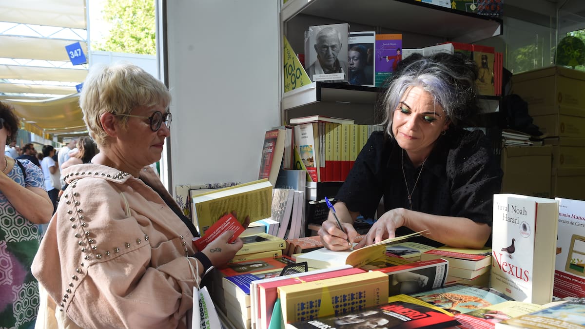 ¿Quién firma hoy, 2 de junio, en la Feria del Libro de Madrid? Casetas, autores y horas
