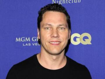 Tiësto comparte la foto más tierna con su hija y su mujer para dar la bienvenida al invierno