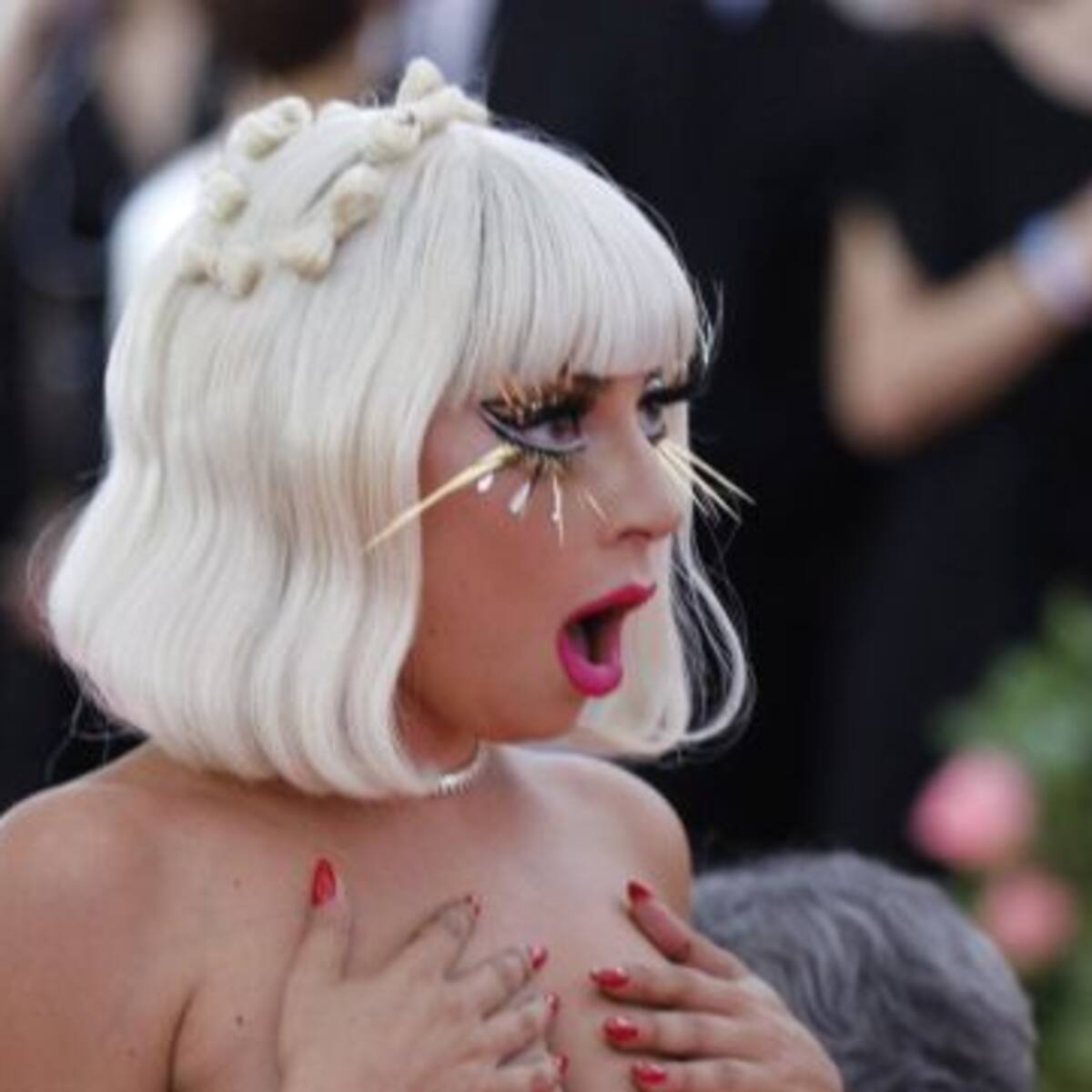 Lady Gaga besó a otro hombre que no es Bradley Cooper