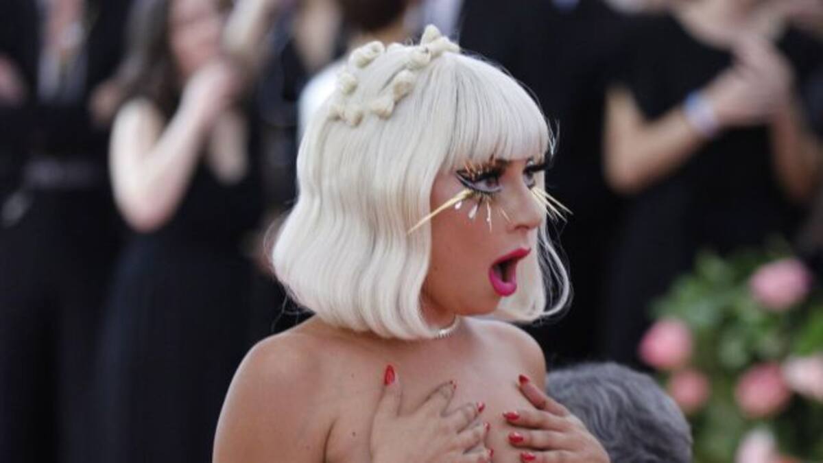 Lady Gaga besó a otro hombre que no es Bradley Cooper
