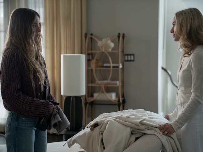 Fotograma de 'La Asistenta' en el que aparecen Nina y Millie.