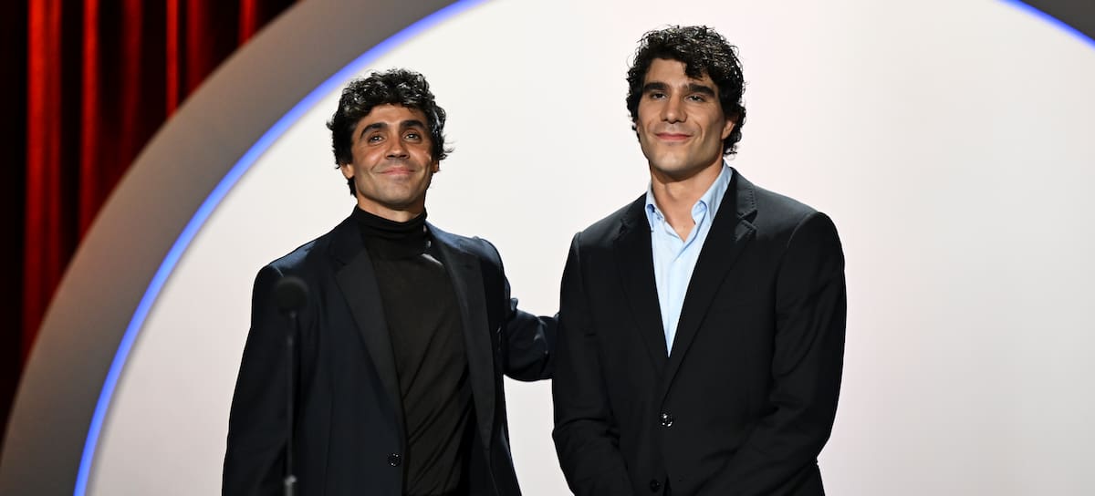 Javier Ambrossi y Javier Calvo en la ceremonia de clausura de la 74ª del Festival de San Sebastián el 26 de septiembre de 2026. / Carlos Alvarez/Getty