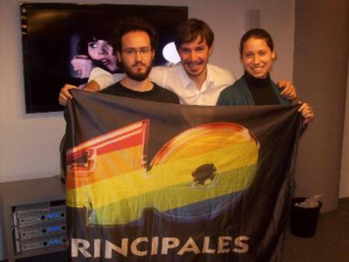 Emma presentó "amor loco" para los oyentes de 40 Principales