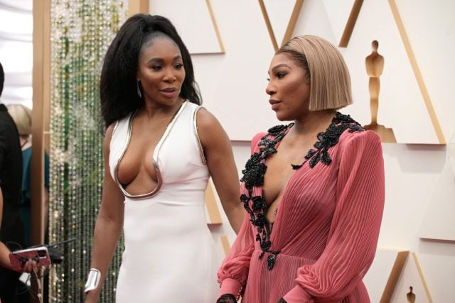 Serena y Venus Williams, hermanas en los Premios Oscar 2022.