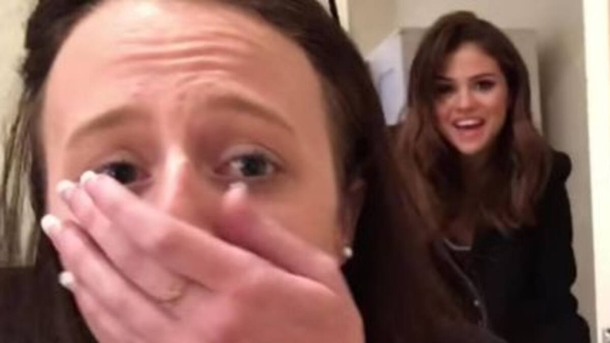 ¡Selena Gómez sorprendió a una fan en su casa!