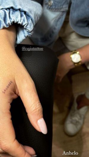 Vicky Martín Berrocal se hace un nuevo tatuaje.