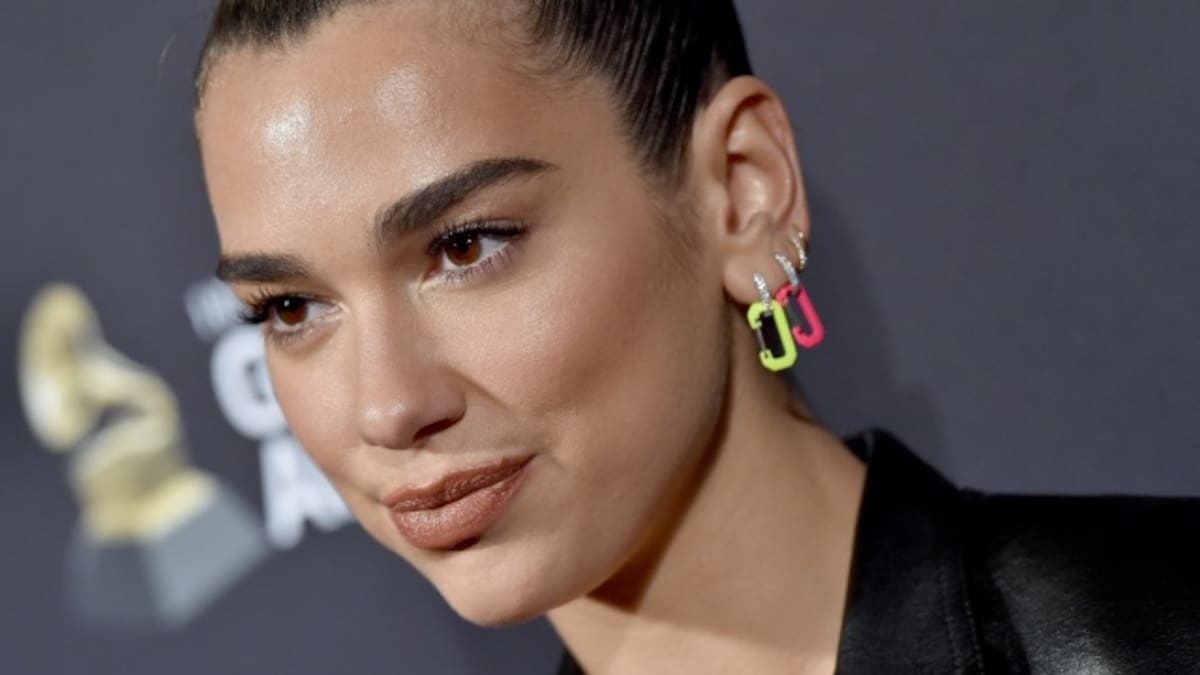 Dua Lipa estrenó el video de 'Physical'