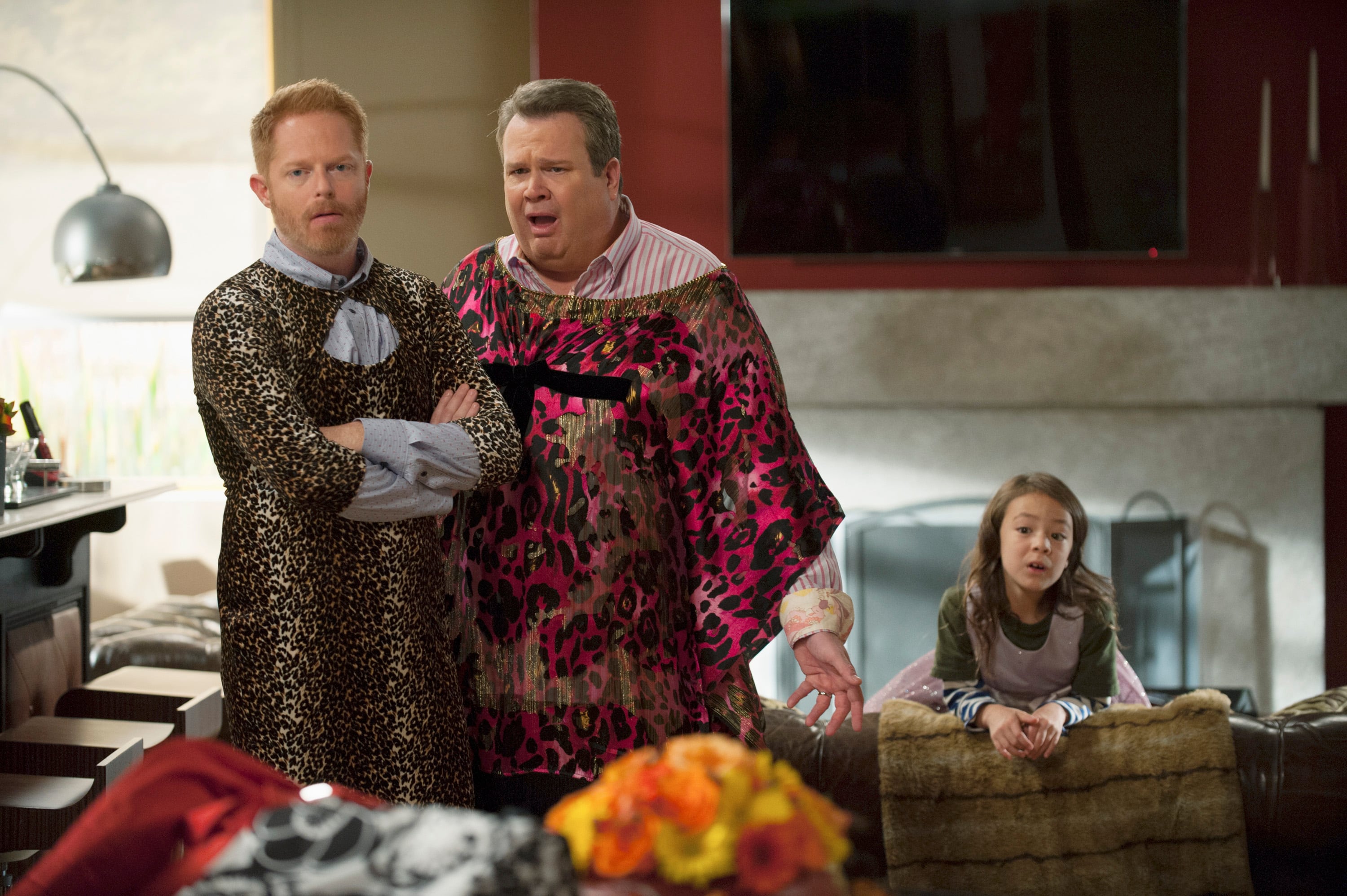 Jesse Tyler Ferguson, Eric Stonestreet y Audrey Anderson Emmons en el episodio 'Three Turkeys' de 'Modern Family'.