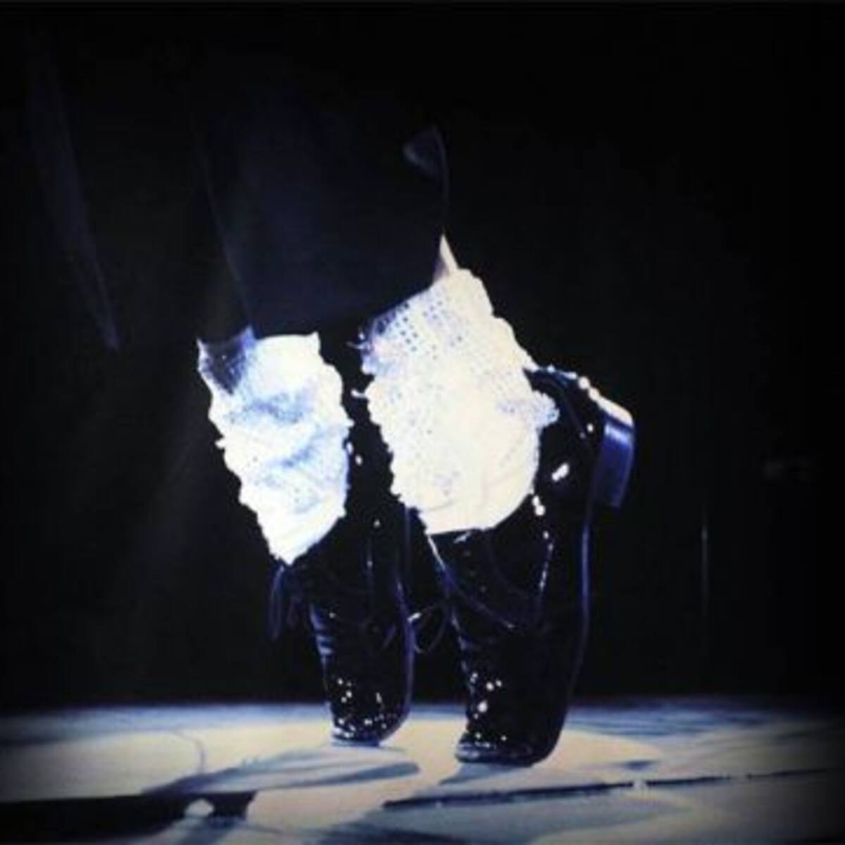 Subastarán calcetines de Michael Jackson en dos millónes de dólares