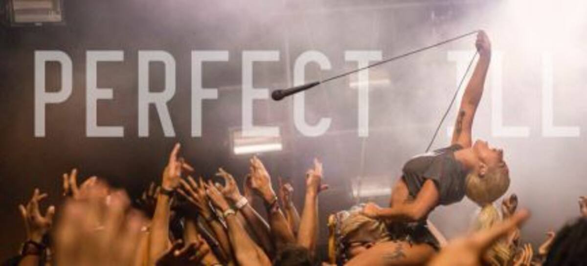 Lady Gaga cantó "Perfect Illusion" en vivo!