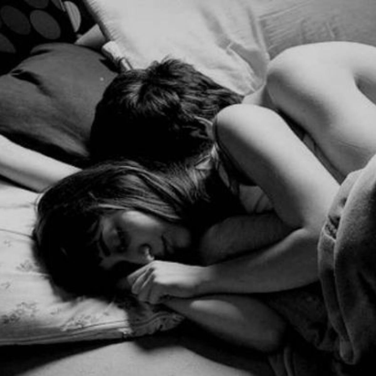 Dormir desnudo adelgaza