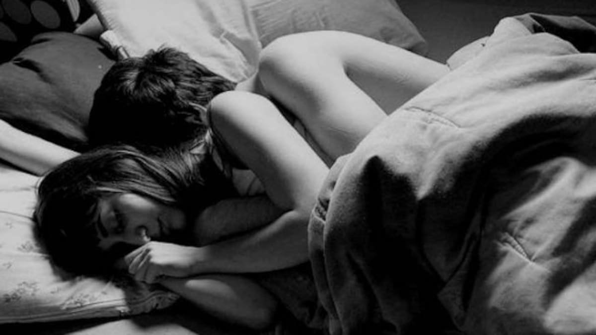 Dormir desnudo adelgaza