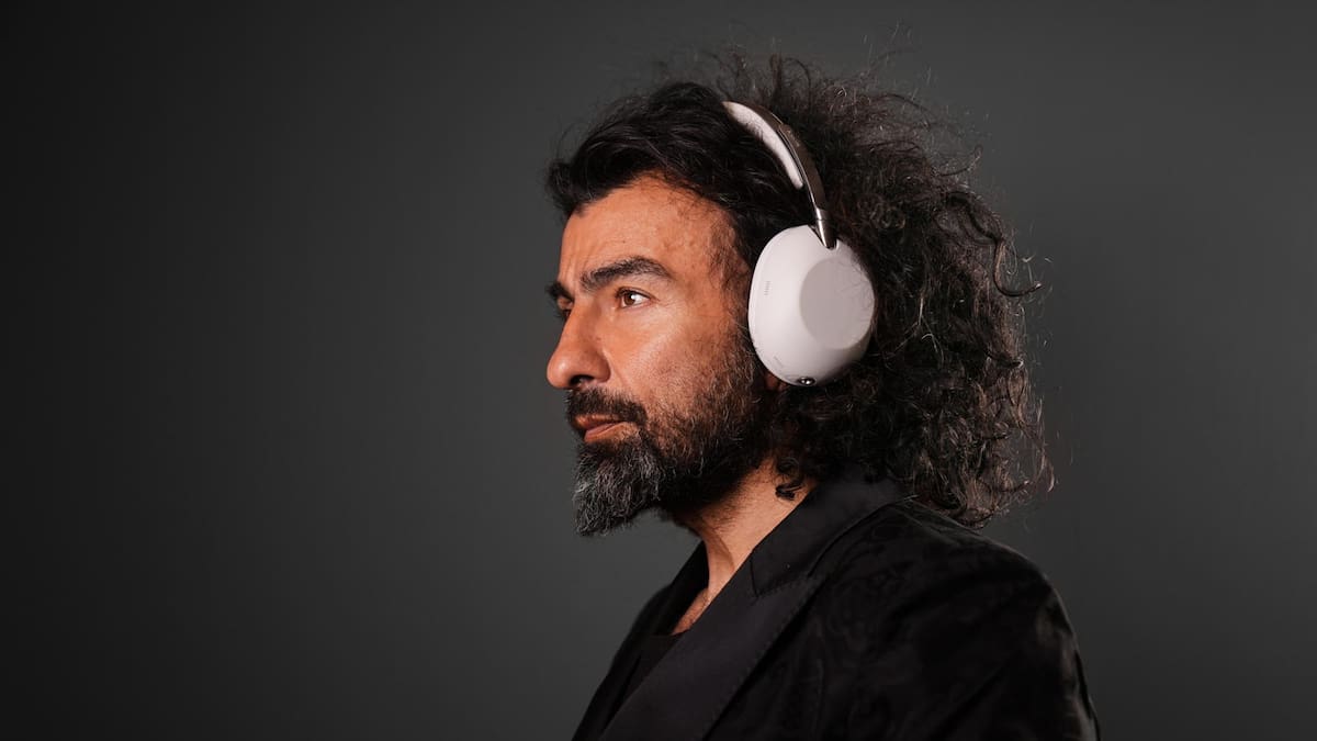 Sony celebra los diez años de su tecnología de sonido con unos nuevos auriculares de lujo y un embajador de excepción
