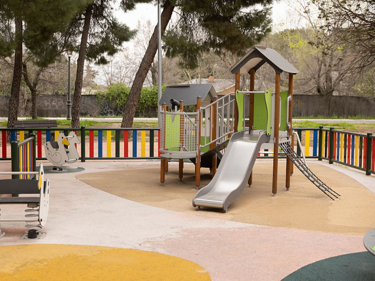 ¿Qué está pasando con el caucho de los parques infantiles?