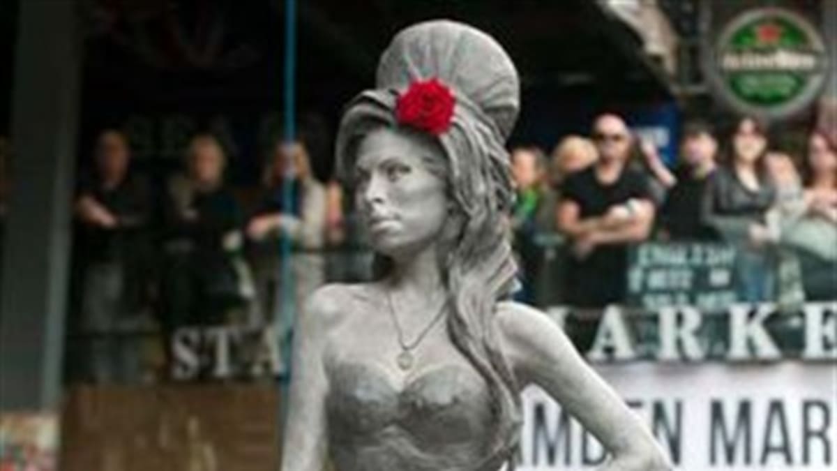 Inauguran una estatua dedicada a Amy Winehouse