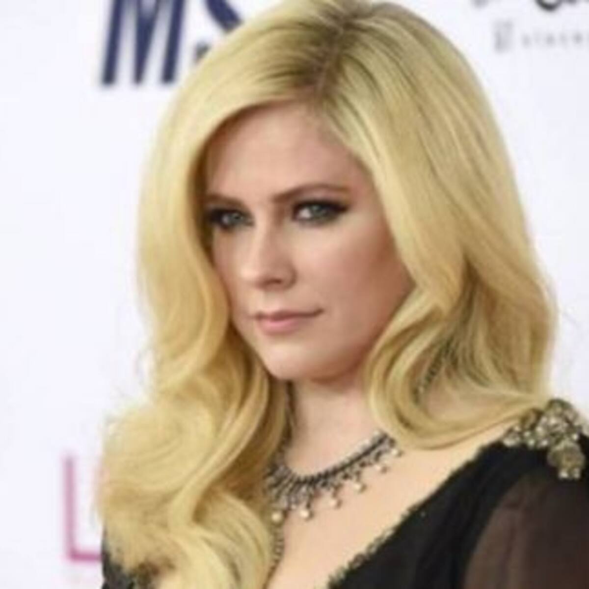 Avril Lavigne regresa a la música después de su enfermedad