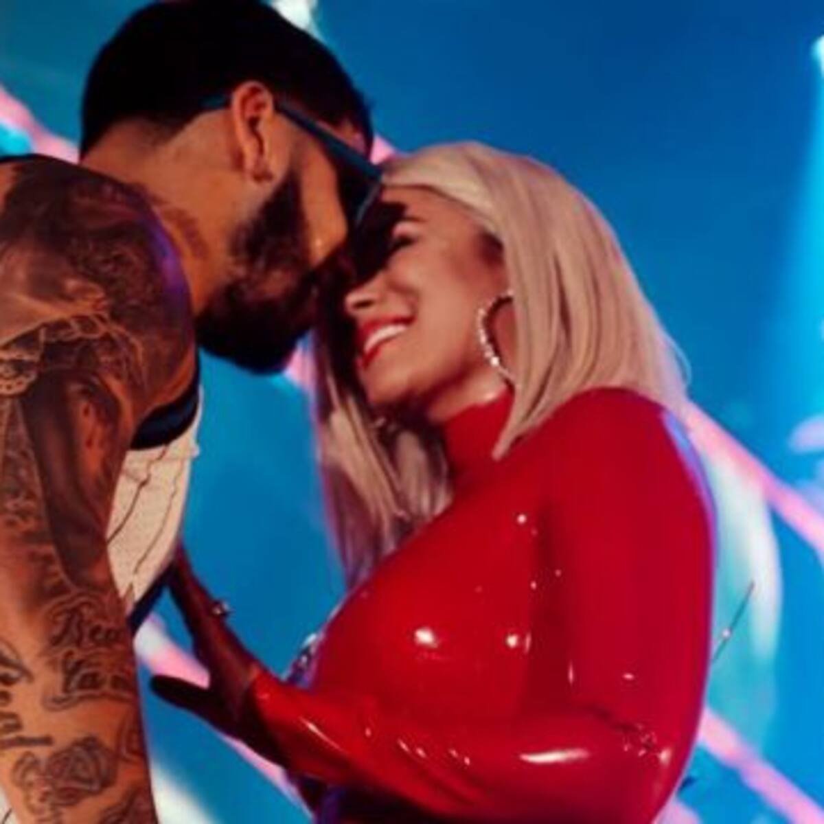 El divertido video de Karol G y Anuel AA en la cama
