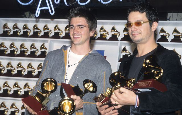 Juanes y Alejandro Sanz, en la 2ª edición de los Grammy Latinos en 2002