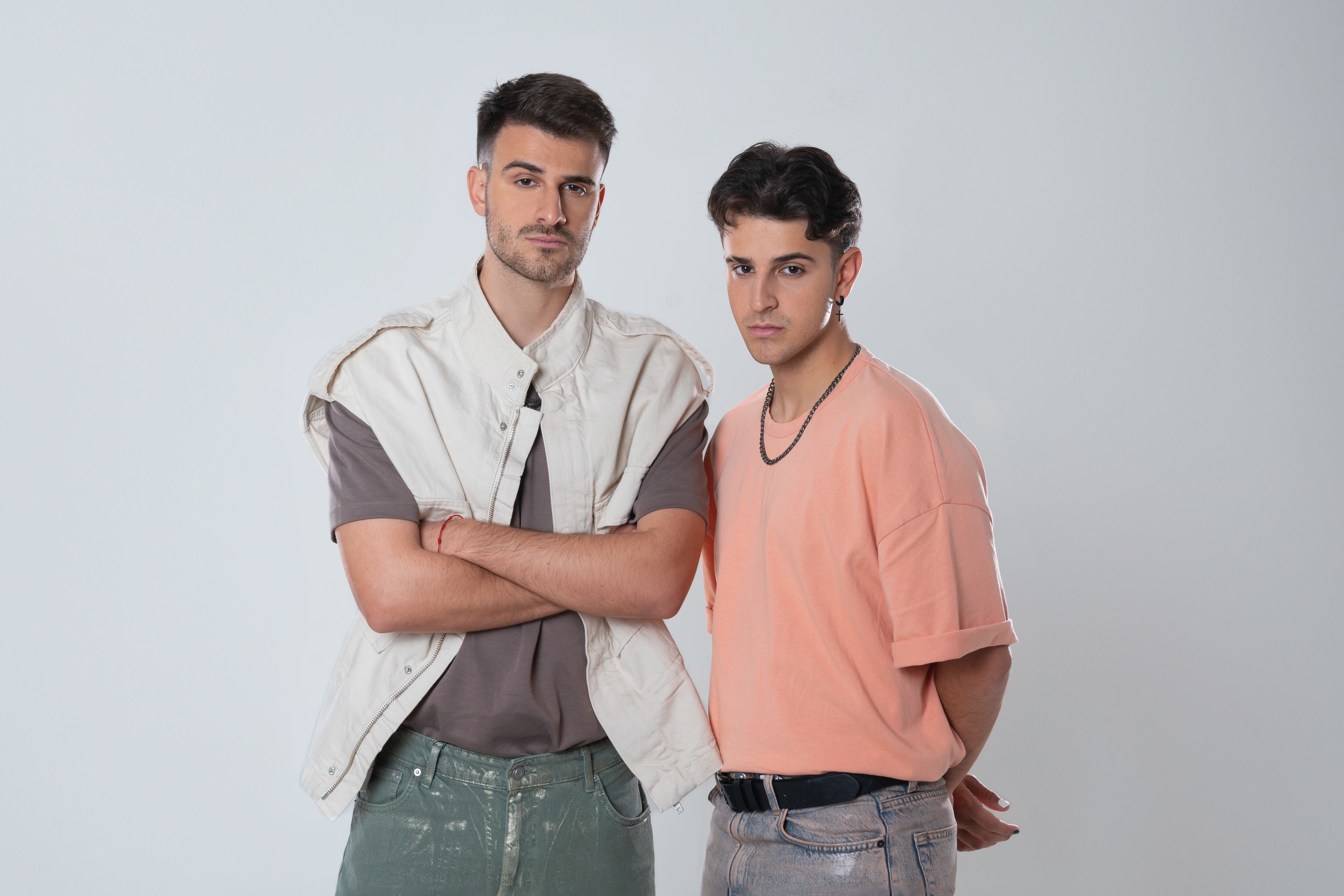 Cáceres, Cádiz, Alcoy, Gandía, Mislata, Logroño y Culleredo vibrarán al ritmo de Adexe & Nau en LOS40 Summer Live.