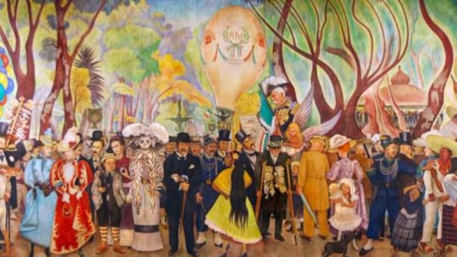 El muralista Diego Rivera le dio un atuendo característico a la Catrina de Guadalupe Posada: una estola de plumas que podemos apreciar en el mural &quot;Sueño de una tarde dominica en la Alameda Central&quot;.