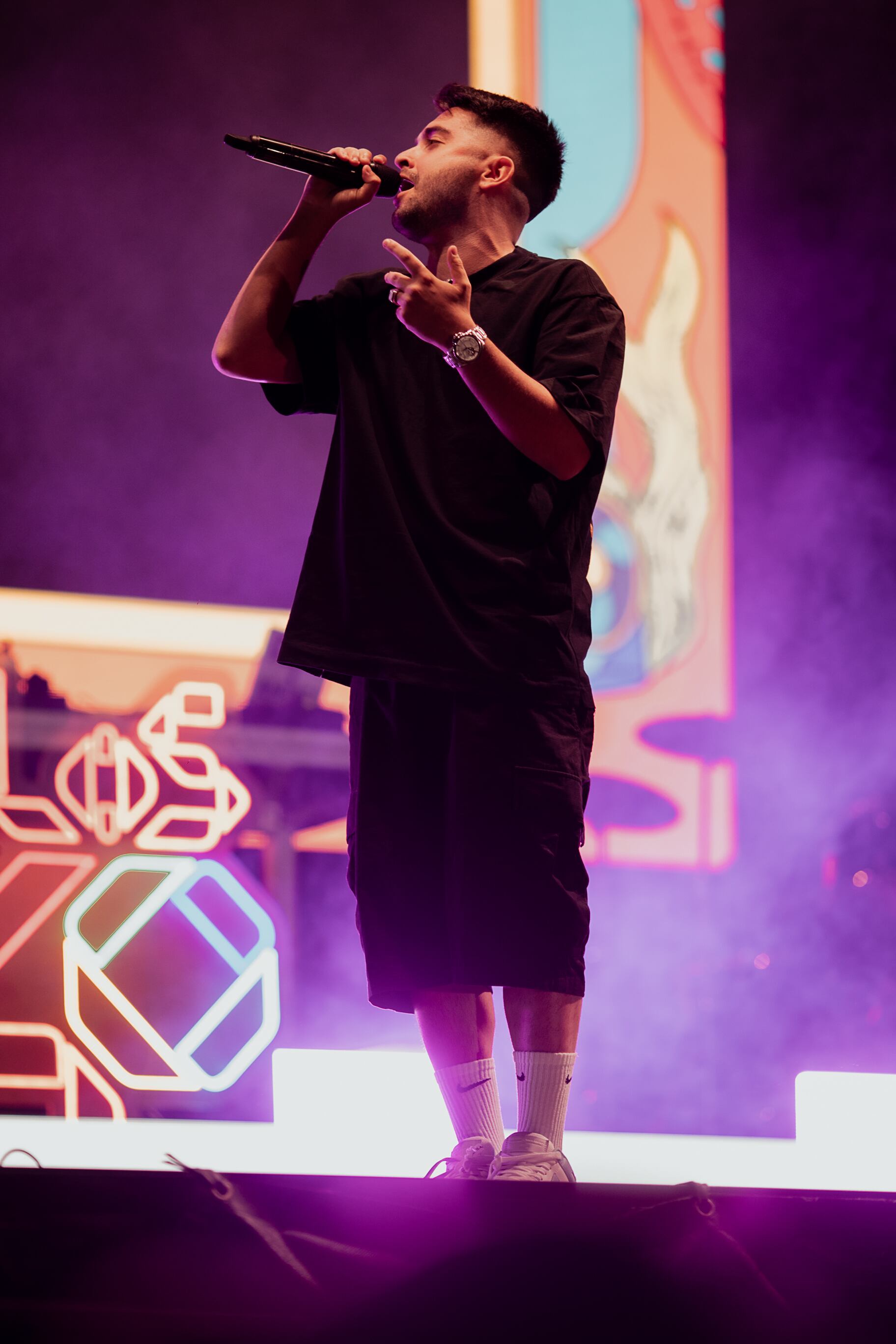 Supo cual era la técnica perfecta para poner a bailar a toda la Plaza Mayor de Cáceres y así lo hizo Chema Rivas.