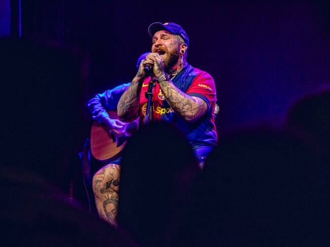 Nadie quiso perderse ni un solo detalle de su actuación. Ni siquiera otros grandes artistas como Benson Boone, quien también disfrutó de la voz de Teddy Swims.