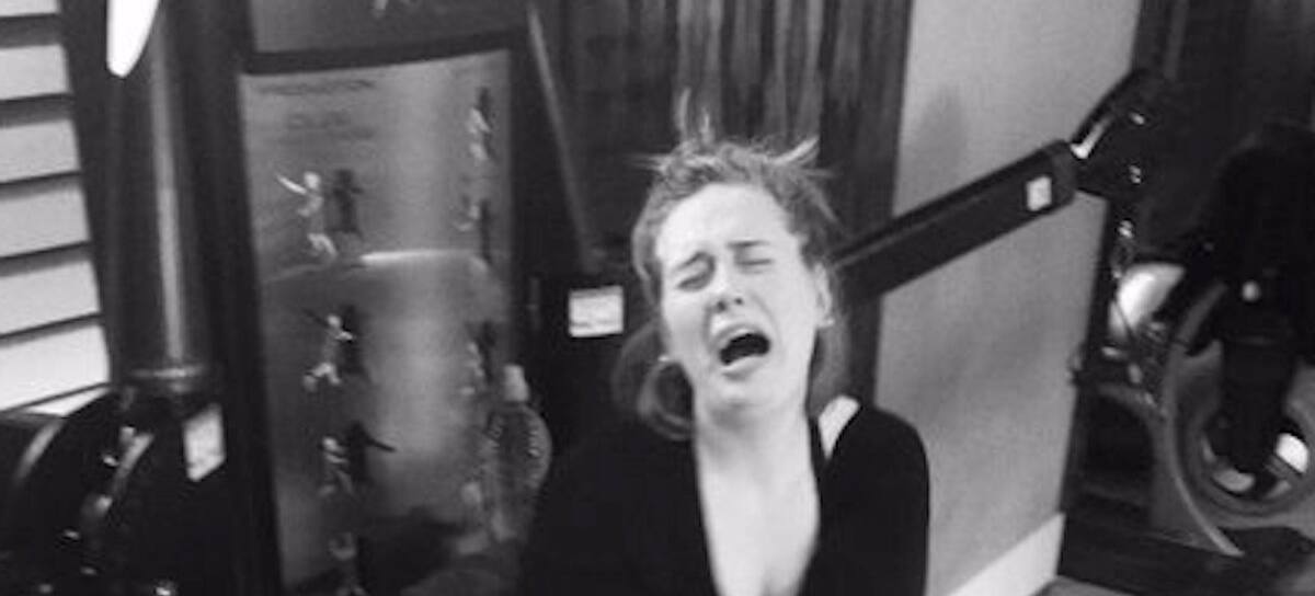 Adele la pasa muy mal
