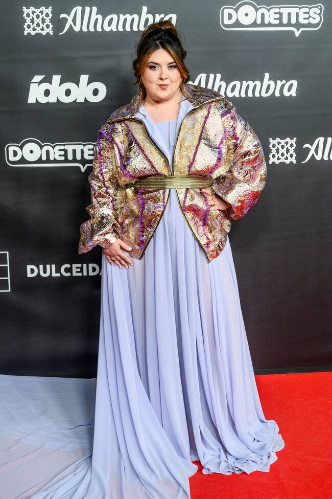 Lalachus escogió uno de esos vestidos peligrosos por toda la tela que tiene. Hay que tener cuidado de que nadie pise la cola, eso sí, cuánto visten estos vestidos tan fluidos.