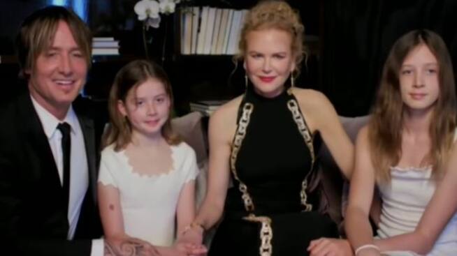 Nicole Kidman presenta por primera vez a sus hijas Sunday y Faith
