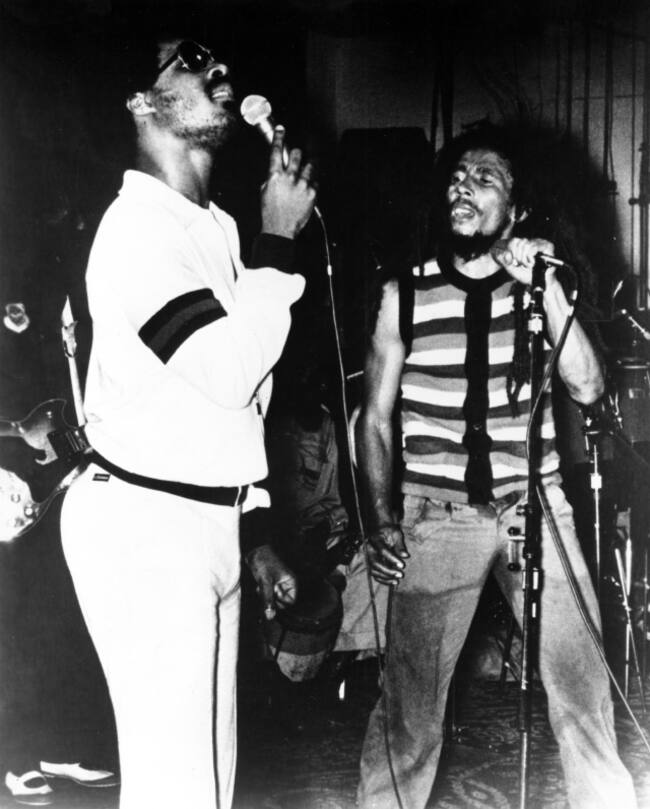 Bob Marley y Stevie Wonder en la convención 'Black Music Association' en 1979
