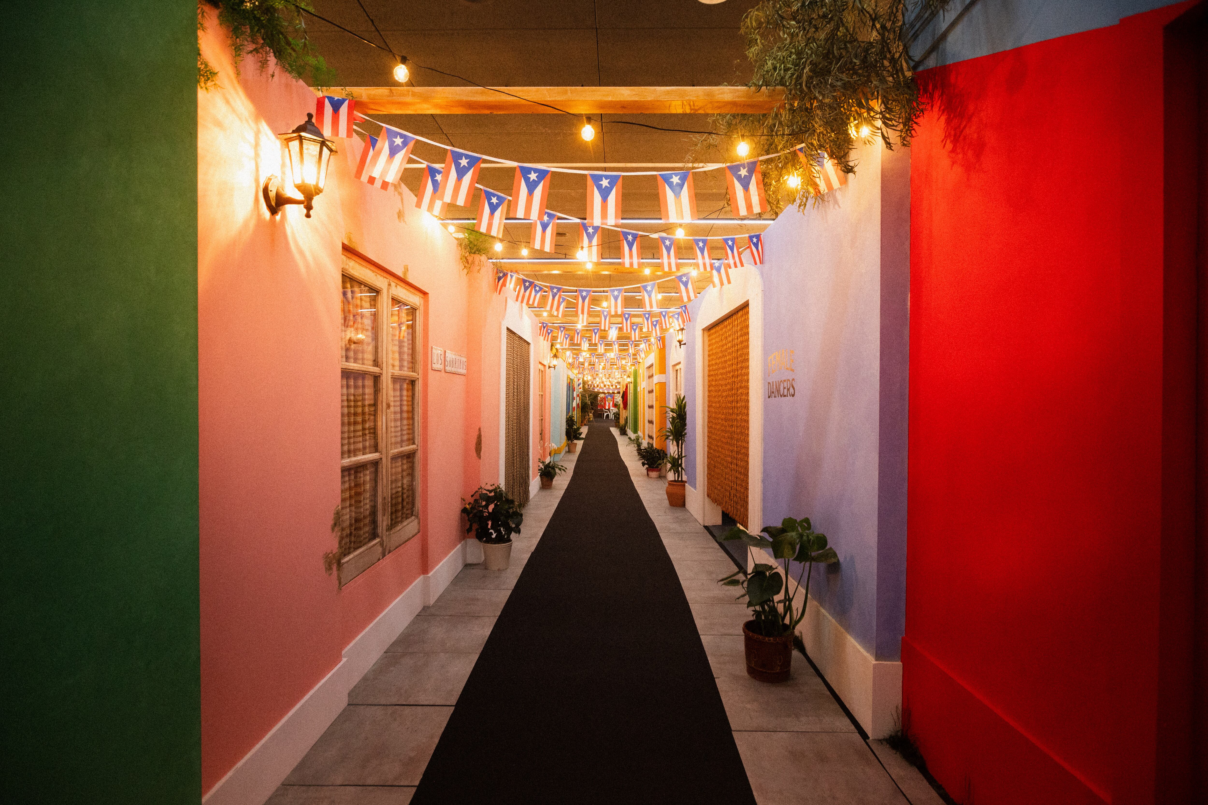 Las calles de Puerto Rico, presentes en el backstage de Bad Bunny.