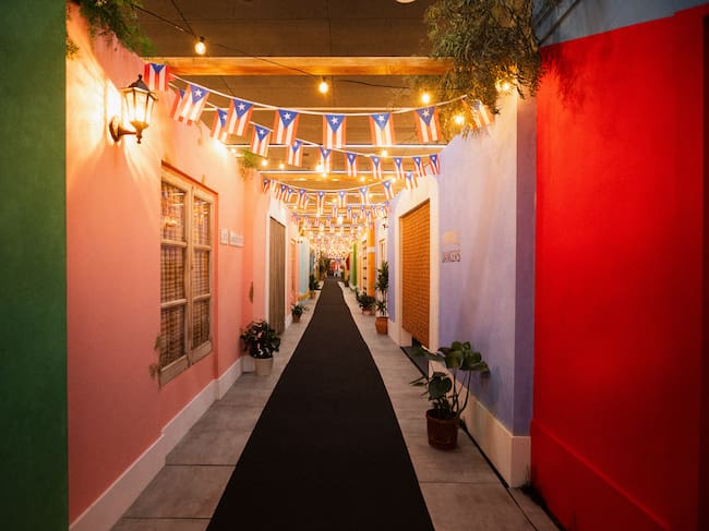 Las calles de Puerto Rico, presentes en el backstage de Bad Bunny.